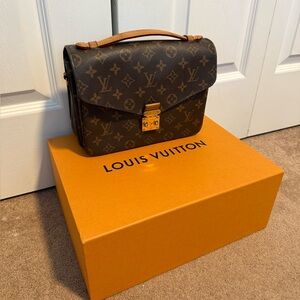 Authentic Louis Vuitton Metis Pochette